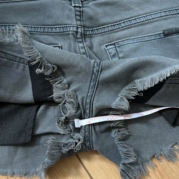 Hudson Tori Slouch Cut Off Shorts - Picture 8 of 11